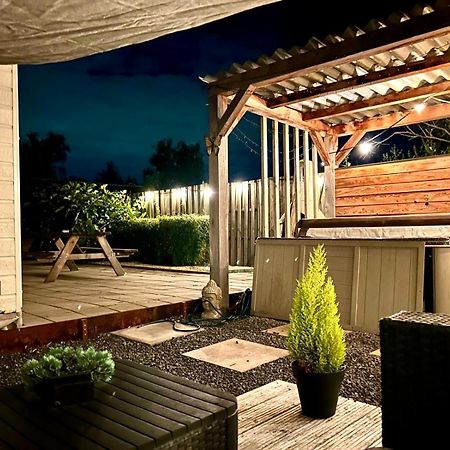 Wellness Bungalow With Jacuzzi &Sauna&Private Garden Near Amsterdam Vijfhuizen Esterno foto
