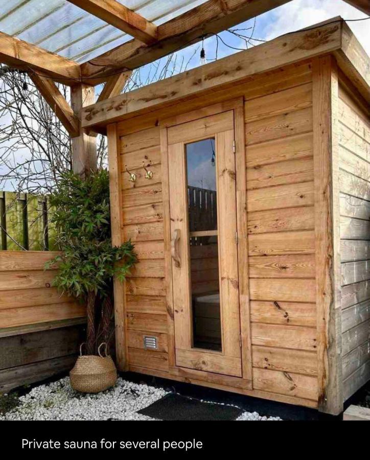 Wellness Bungalow With Jacuzzi &Sauna&Private Garden Near Amsterdam Vijfhuizen Esterno foto