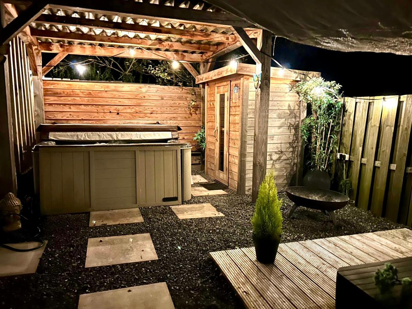 Wellness Bungalow With Jacuzzi &Sauna&Private Garden Near Amsterdam Vijfhuizen Esterno foto