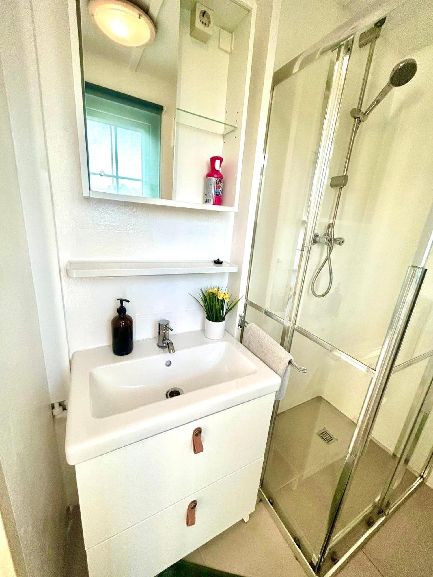 Wellness Bungalow With Jacuzzi &Sauna&Private Garden Near Amsterdam Vijfhuizen Esterno foto