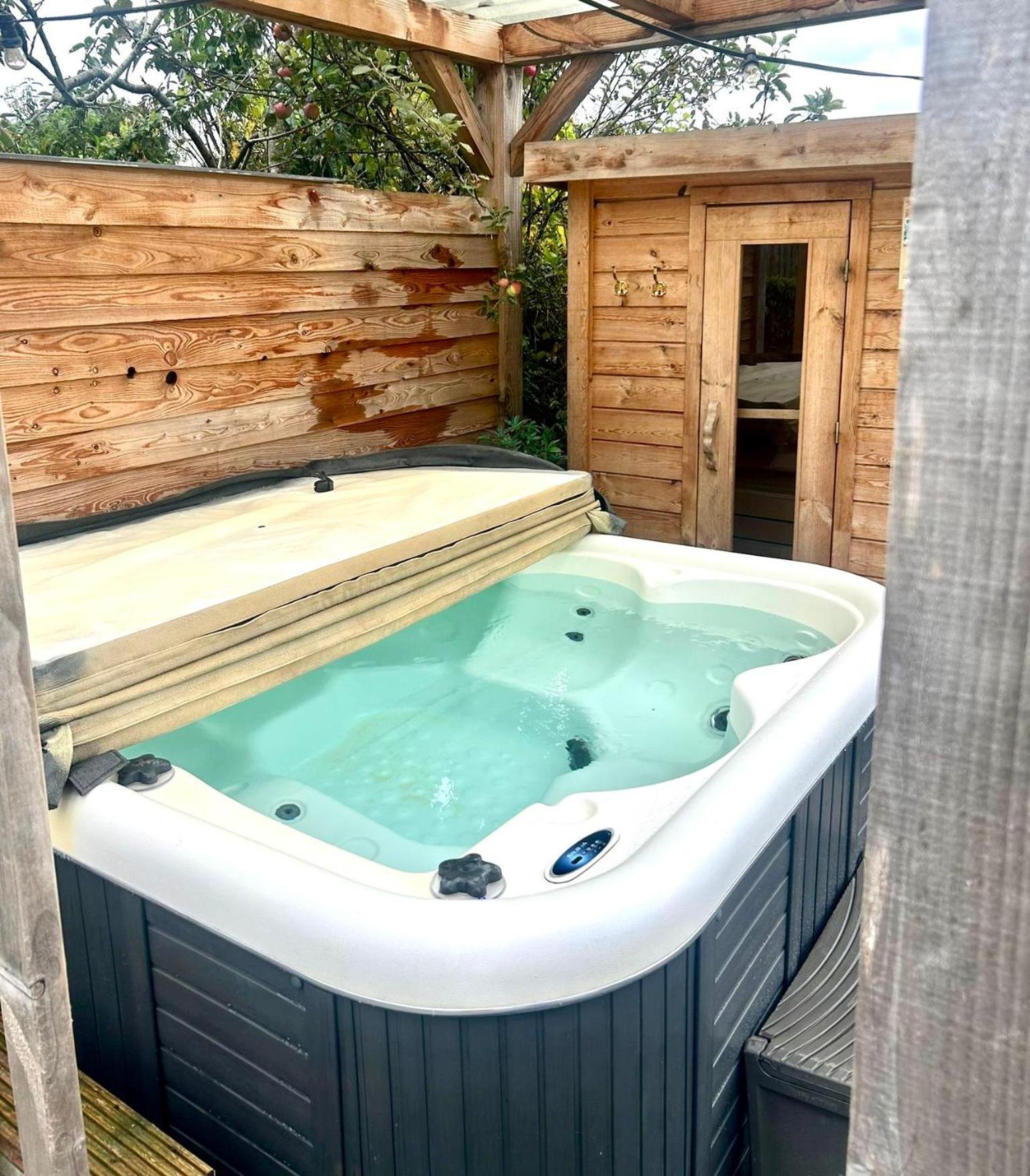 Wellness Bungalow With Jacuzzi &Sauna&Private Garden Near Amsterdam Vijfhuizen Esterno foto