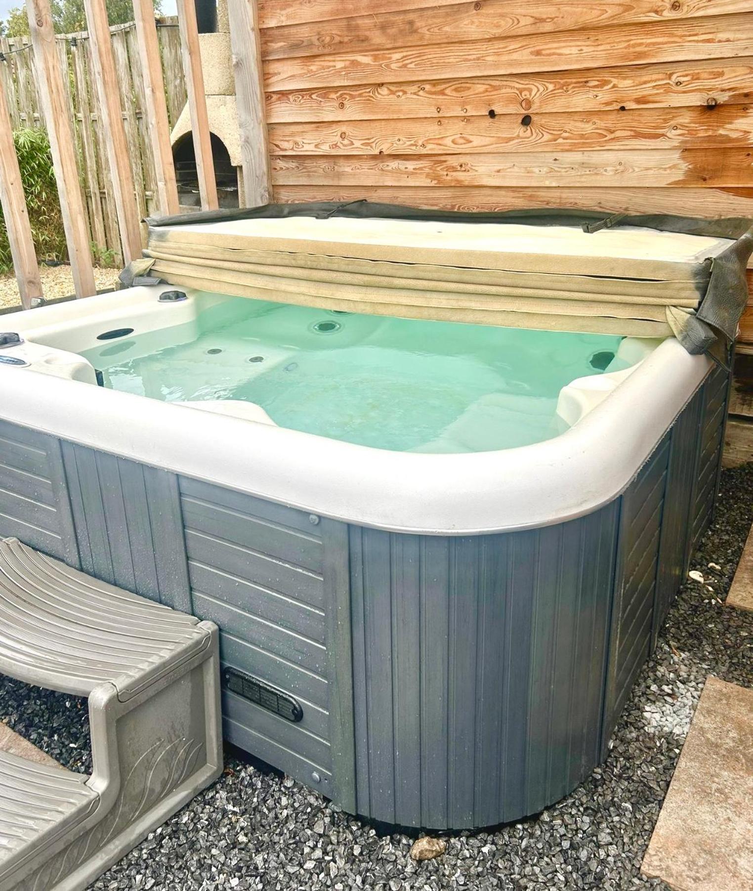 Wellness Bungalow With Jacuzzi &Sauna&Private Garden Near Amsterdam Villa Vijfhuizen Esterno foto